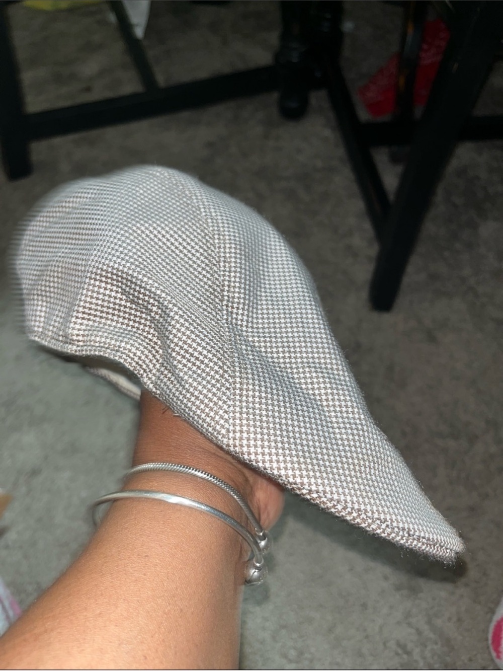 Houndstooth Newsboy Cap in Beige and White